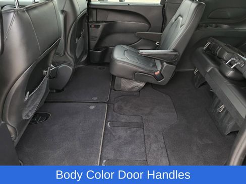 Used 2020 Chrysler Pacifica Touring-L w/ Advanced Safetytec Group FWD image 14