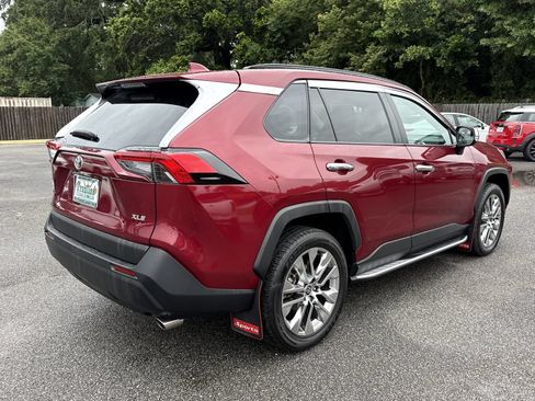 Used 2021 Toyota RAV4 XLE Premium FWD image 5