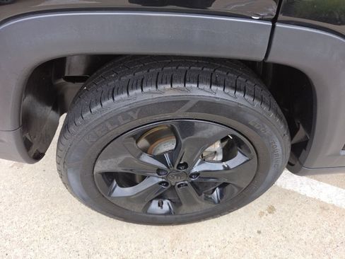 Certified 2018 Jeep Compass Latitude w/ Popular Equipment Group FWD image 23