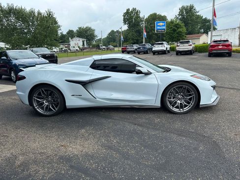 Used 2023 Chevrolet Corvette Z06 RWD image 4
