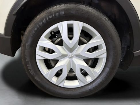 Used 2021 Toyota C-HR LE FWD image 24