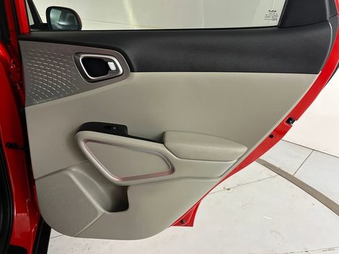 Used 2023 Kia Soul LX w/ LX Technology Package FWD image 29