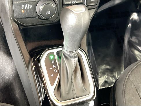 Used 2022 Jeep Renegade Altitude w/ Convenience Group AWD/4WD image 17