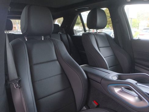 Used 2025 Mercedes-Benz GLE 450e 4MATIC image 32