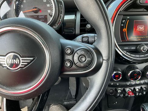 Used 2019 MINI Cooper 2-Door Hardtop w/ Signature Upholstery Package FWD image 11