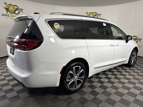 New 2026 Chrysler Pacifica Pinnacle AWD/4WD image 10