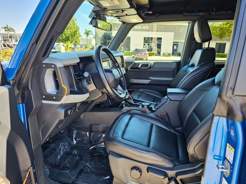 Used 2022 Ford Bronco Badlands w/ Sasquatch Package image 16