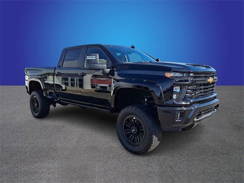 Used 2025 Chevrolet Silverado 2500 LT image 3