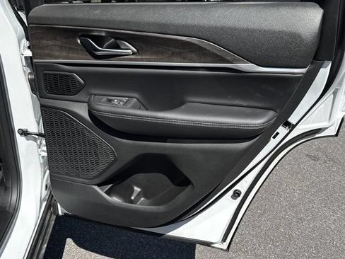 New 2027 Jeep Grand Cherokee Limited AWD/4WD image 16