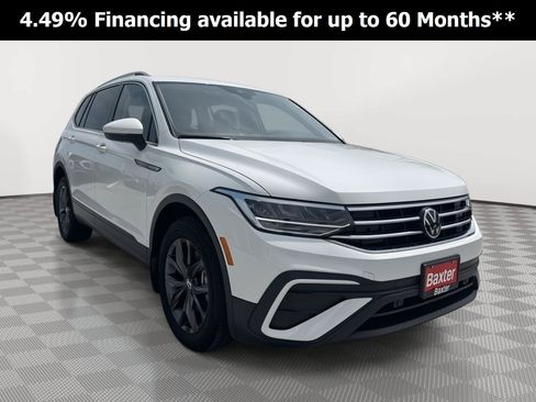 Certified 2024 Volkswagen Tiguan SE w/ Panoramic Sunroof Package AWD/4WD image 1