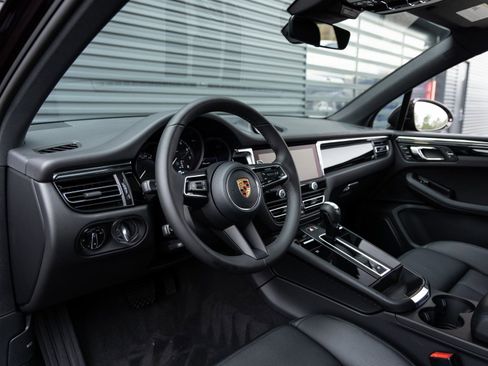 Certified 2026 Porsche Macan AWD/4WD image 4