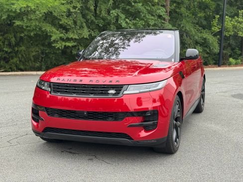 Used 2023 Land Rover Range Rover Sport SE AWD/4WD image 3