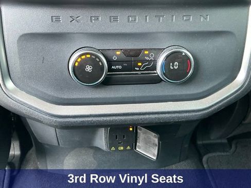 Used 2025 Ford Expedition Active AWD/4WD image 19