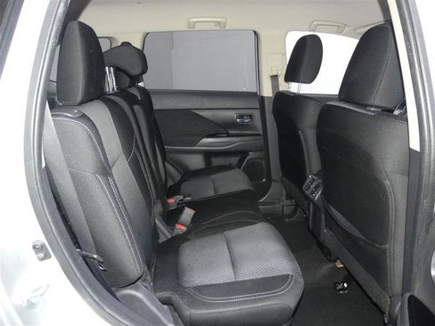 Used 2020 Mitsubishi Outlander SE image 28