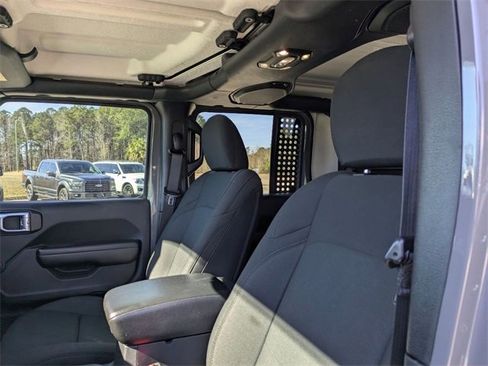 Used 2021 Jeep Gladiator Sport image 16