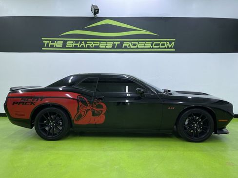 Used 2023 Dodge Challenger R/T image 11