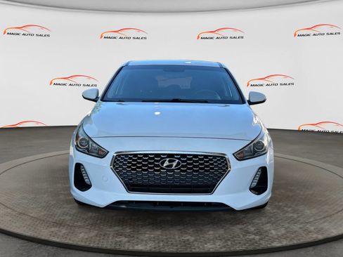 Used 2018 Hyundai Elantra GT FWD image 3