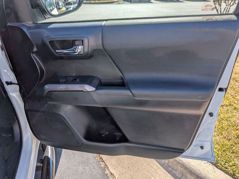 Used 2017 Toyota Tacoma 4x4 Double Cab image 31