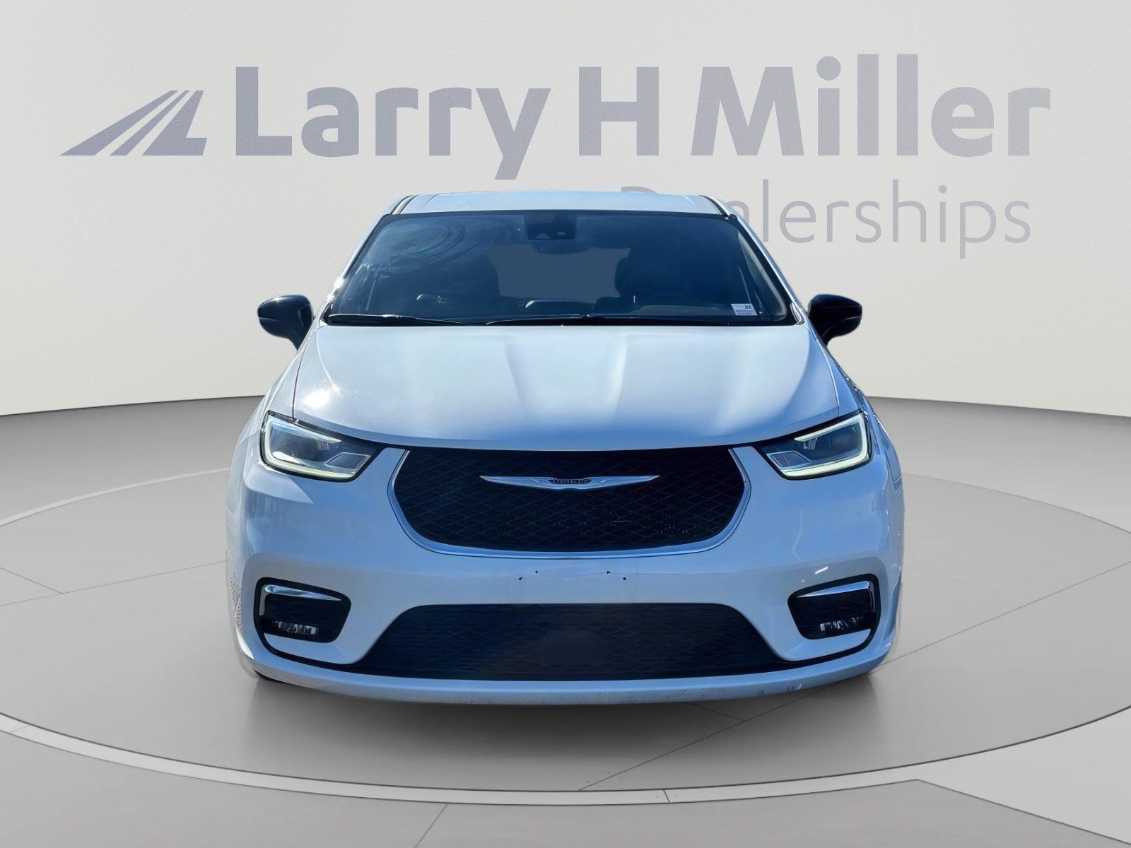 Used 2025 Chrysler Pacifica Select FWD image 9