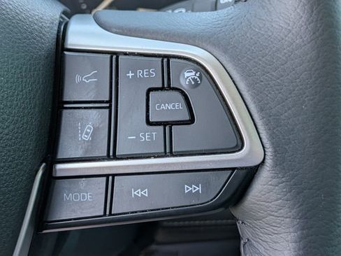 Used 2025 Toyota Sienna XLE w/ XLE Plus Package FWD image 28