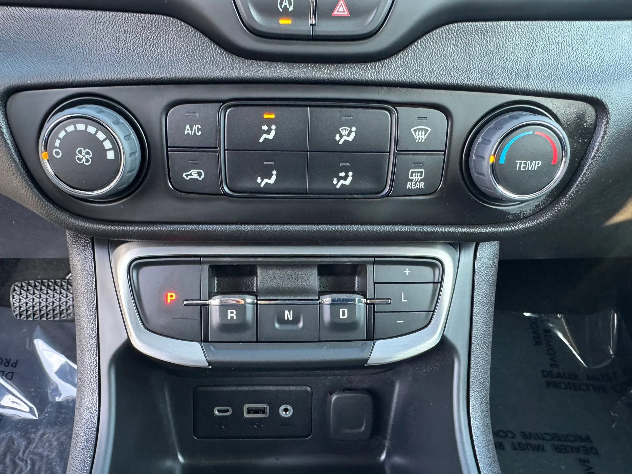 Used 2024 GMC Terrain SLE AWD/4WD image 21