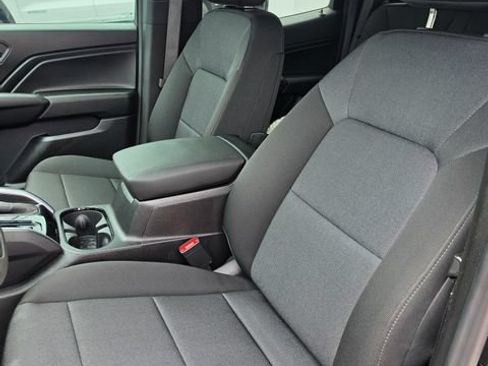 Used 2025 Chevrolet Colorado W/T RWD image 15