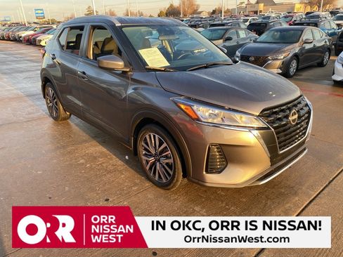 Used 2023 Nissan Kicks SV image 7