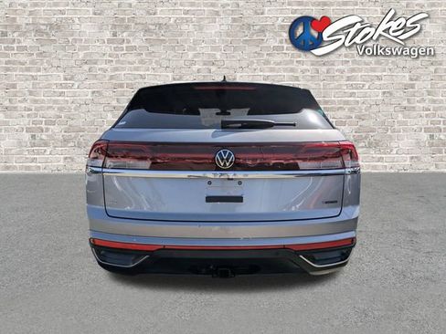 Certified 2025 Volkswagen Atlas Cross Sport SE AWD/4WD image 5