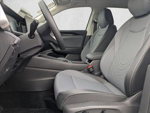 New 2025 Volkswagen Tiguan SE image 4