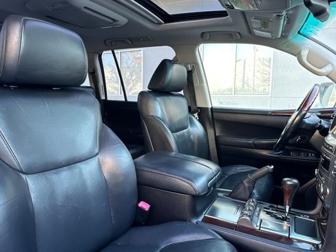 Used 2011 Lexus LX 570 4WD image 32