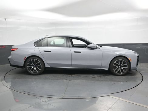 Used 2026 BMW 740i xDrive AWD/4WD image 3