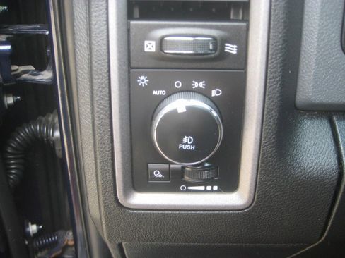 Used 2014 RAM 1500 Express image 16