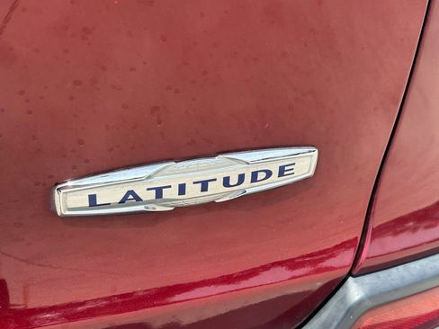 Used 2019 Jeep Cherokee Latitude w/ Popular Appearance Group FWD image 12