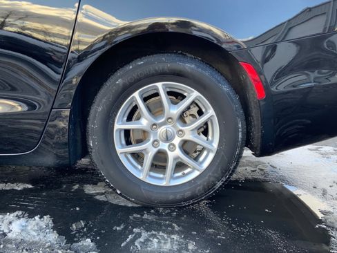 Used 2024 Chrysler Pacifica Touring-L image 29