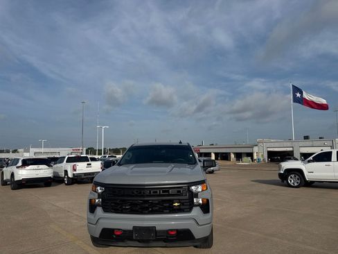 Used 2025 Chevrolet Silverado 1500 Custom w/ LPO, Dark Essentials Package RWD image 4