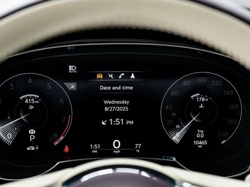 Certified 2023 Bentley Bentayga Extended Wheelbase image 38