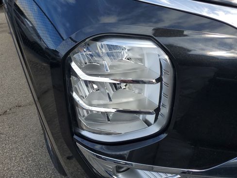 Used 2025 Mitsubishi Outlander SE image 2