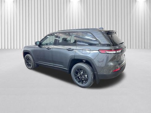 New 2025 Jeep Grand Cherokee Laredo image 7