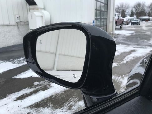 Used 2018 Chrysler Pacifica Touring-L w/ Premium Audio Group image 20