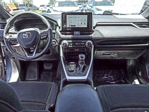 Used 2024 Toyota RAV4 SE AWD/4WD image 29
