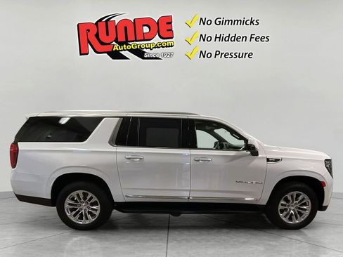 Used 2021 GMC Yukon XL SLT w/ SLT Premium Package image 7