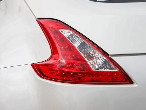 Used 2013 Nissan 370Z Coupe w/ Sport Pkg RWD image 7