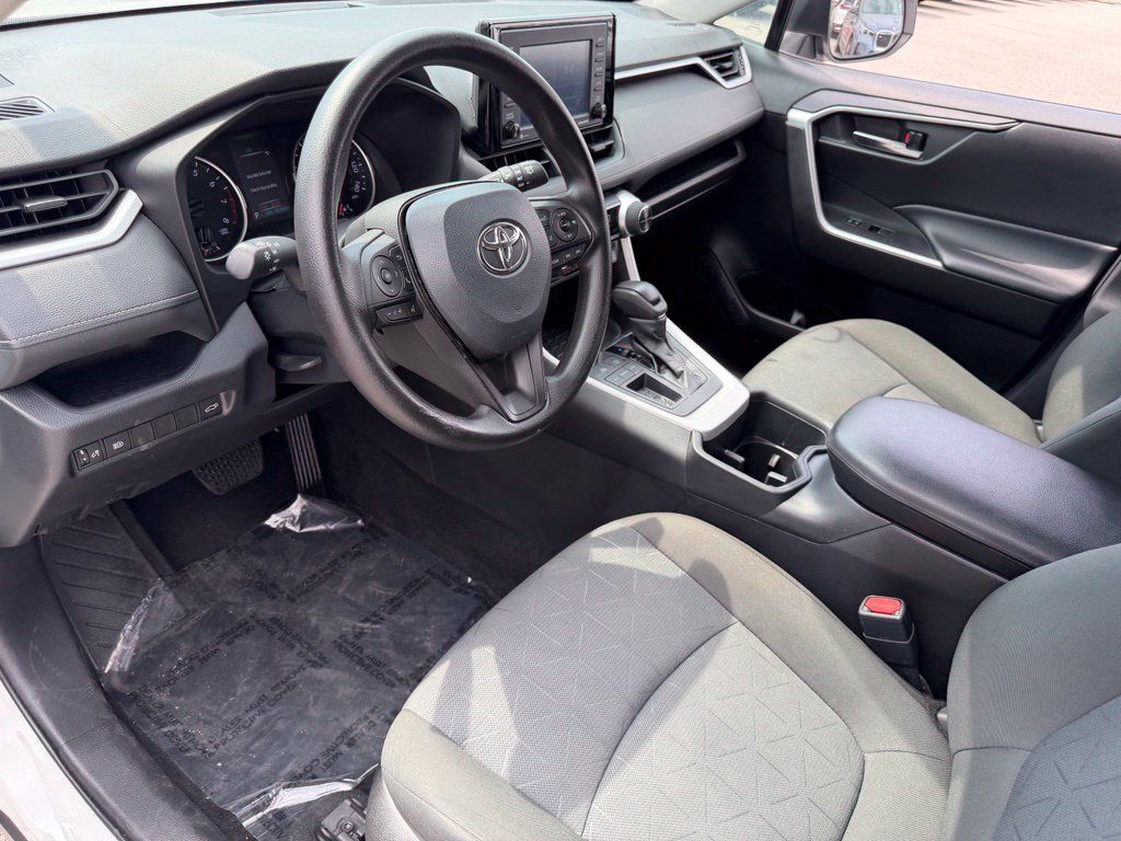 Used 2022 Toyota RAV4 XLE w/ Convenience Package FWD image 23