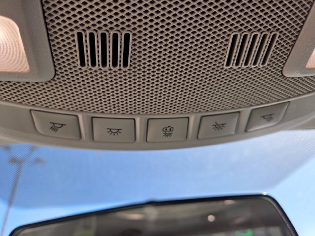 Used 2017 Ford Fusion SE w/ Fusion SE Technology Package FWD image 24
