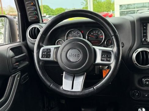 Used 2016 Jeep Wrangler Unlimited Rubicon AWD/4WD image 5