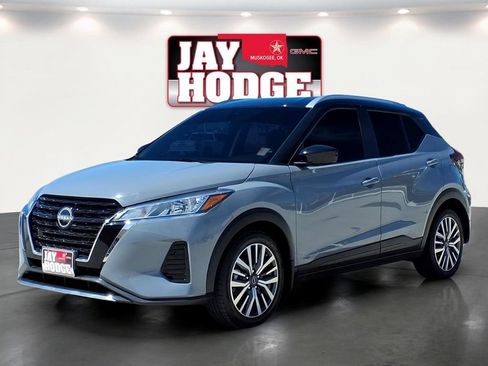 Used 2024 Nissan Kicks SV FWD image 3