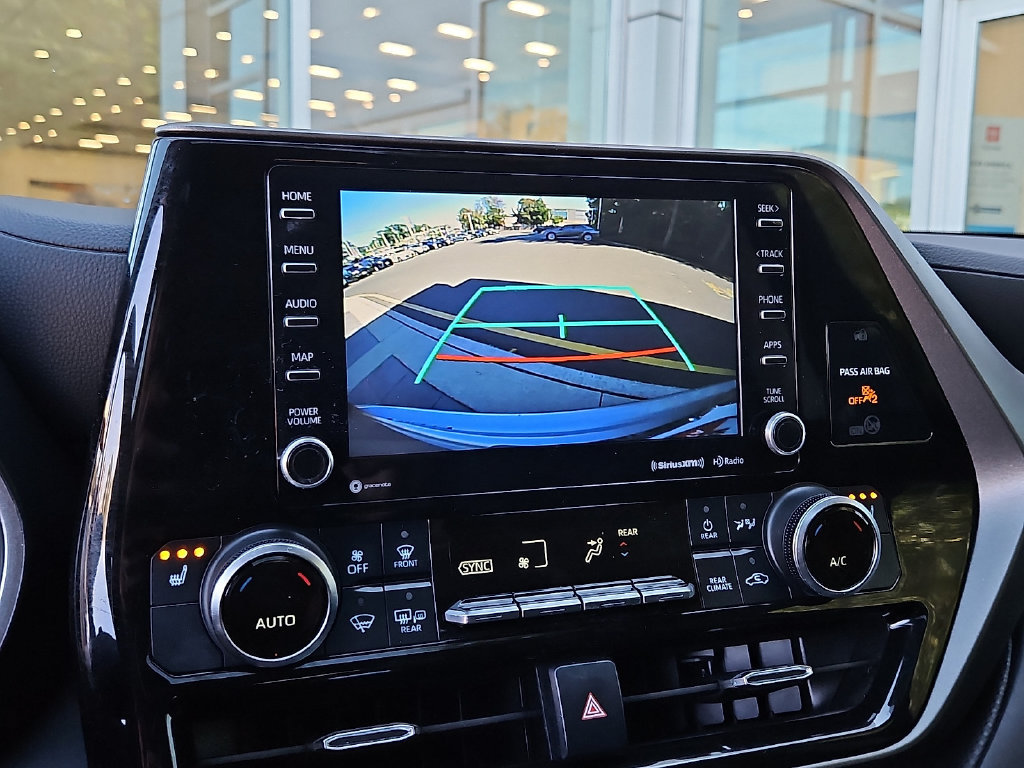 Certified 2021 Toyota Highlander XLE AWD/4WD image 20
