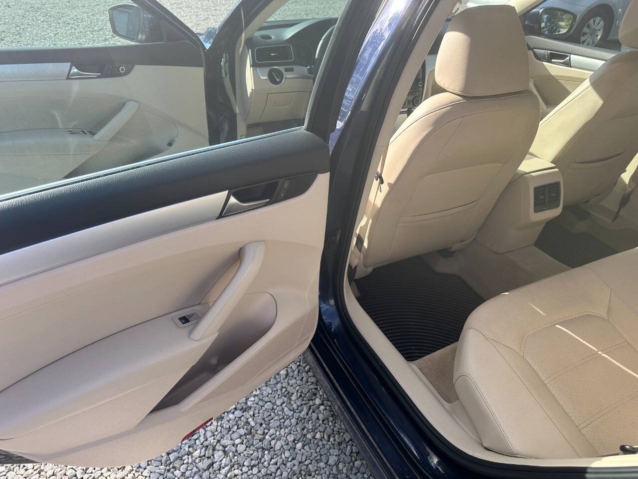 Used 2013 Volkswagen Passat TDI SE FWD image 11