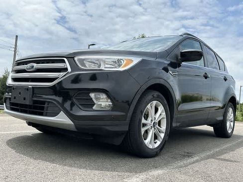 Used 2018 Ford Escape SE w/ SE Sync 3 Package AWD/4WD image 18