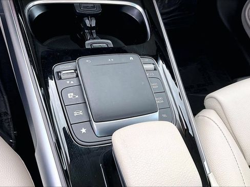 Used 2022 Mercedes-Benz GLB 250 image 29